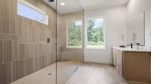 Bath - 205 Gousoulin Ln, Pinehurst, TX 77362 photo 2 of 9