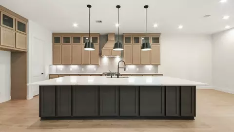Kitchen - 205 Gousoulin Ln, Pinehurst, TX 77362 photo 5 of 10