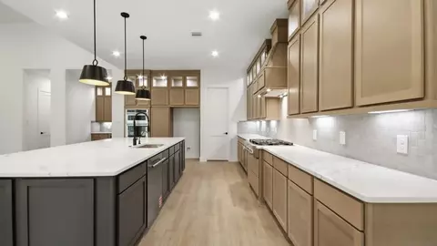 Kitchen - 205 Gousoulin Ln, Pinehurst, TX 77362 photo 6 of 10