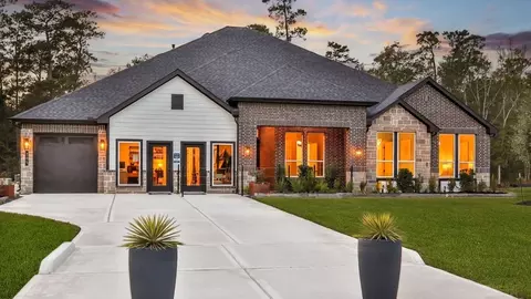 Exterior - 205 Gousoulin Ln, Pinehurst, TX 77362 photo 3 of 8