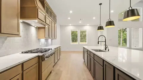 Kitchen - 205 Gousoulin Ln, Pinehurst, TX 77362 photo 4 of 10