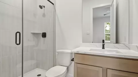 Bath - 205 Gousoulin Ln, Pinehurst, TX 77362 photo 4 of 13