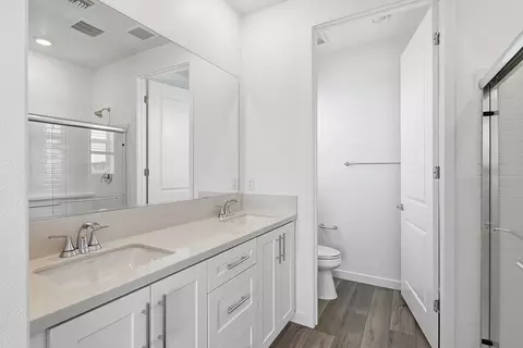Bath - 9312 Via Azul, Pico Rivera, CA 90660 photo 2 of 2