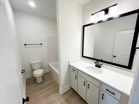 Bath - 2802 San Antone Ct, Crestview, FL 32539 photo 1 of 5