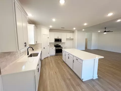 Kitchen - 2802 San Antone Ct, Crestview, FL 32539 photo 3 of 7