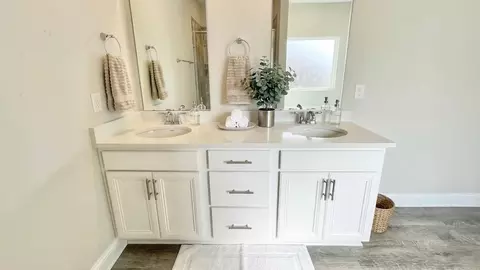 Bath - 1137 Relic Rd W, Mobile, AL 36608 photo 2 of 8