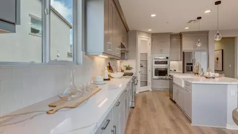 Kitchen - 30959 Campania Rd, Highland, CA 92346 photo 4 of 11