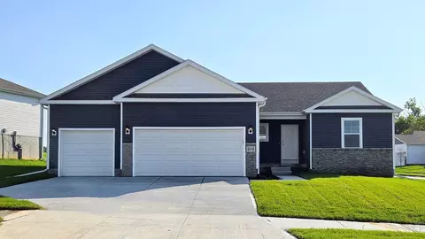 7608 N 170 St, Bennington, NE 68007