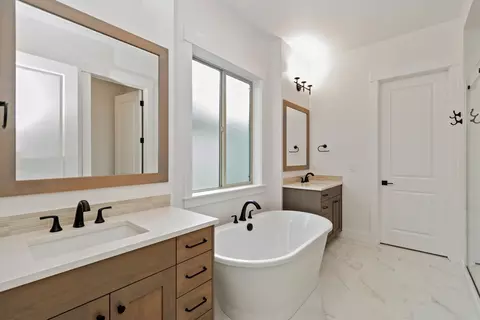 Bath - 6296 W Sollas Ct, Eagle, ID 83616 photo 4 of 7