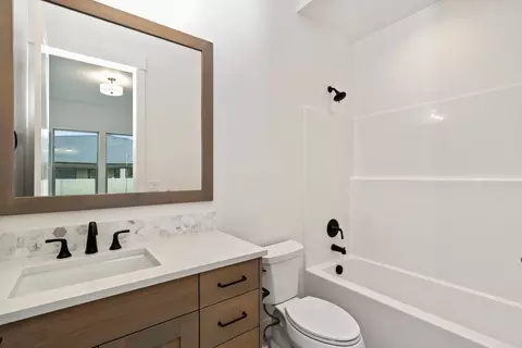 Bath - 6296 W Sollas Ct, Eagle, ID 83616 photo 1 of 7