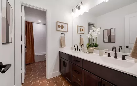 Bath - 435 Grey Leaf Rd, Buda, TX 78610 photo 8 of 16