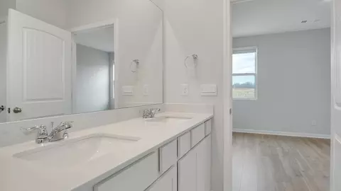 Bath - 920 Liverpool Way, Baxter, TN 38544 photo 1 of 9