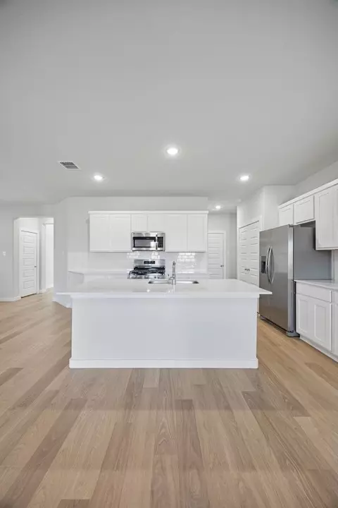 Kitchen - 1124 Bermuda Dr, Lavon, TX 75166 photo 4 of 12