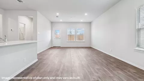 Living - 14530 Open Range Rd, Lytle, TX 78052 photo 2 of 5