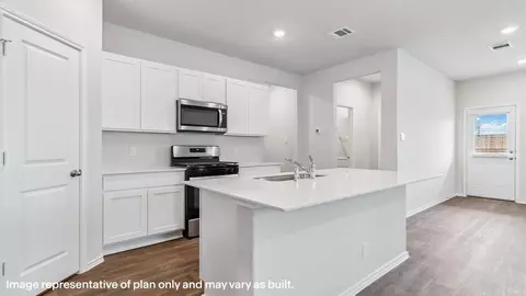 Kitchen - 14530 Open Range Rd, Lytle, TX 78052 photo 2 of 14