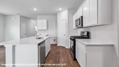 Kitchen - 14530 Open Range Rd, Lytle, TX 78052 photo 4 of 14