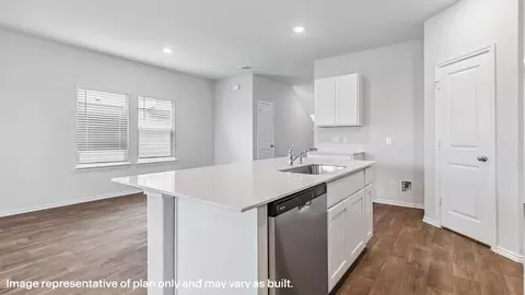 Kitchen - 14530 Open Range Rd, Lytle, TX 78052 photo 3 of 14