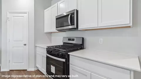 Kitchen - 14530 Open Range Rd, Lytle, TX 78052 photo 5 of 14