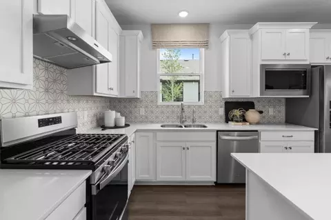 Kitchen - 137 Perth Cv, Bastrop, TX 78602 photo 4 of 8