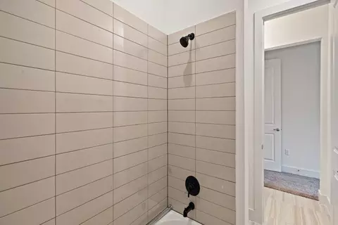 Bath - 7900 Skytree Dr, Austin, TX 78744 photo 6 of 11