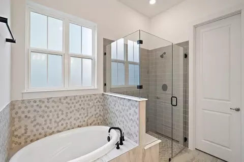 Bath - 7900 Skytree Dr, Austin, TX 78744 photo 4 of 11