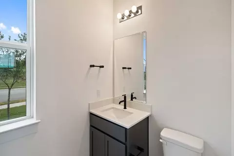 Bath - 7900 Skytree Dr, Austin, TX 78744 photo 10 of 11