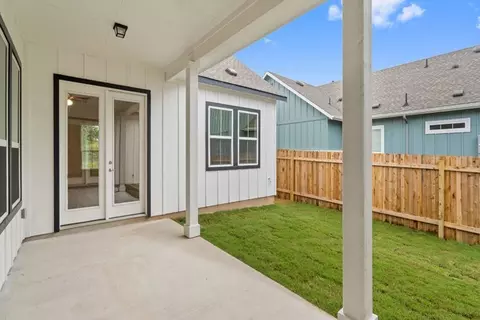 Exterior - 7900 Skytree Dr, Austin, TX 78744 photo 4 of 5