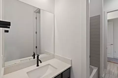 Bath - 7900 Skytree Dr, Austin, TX 78744 photo 7 of 11