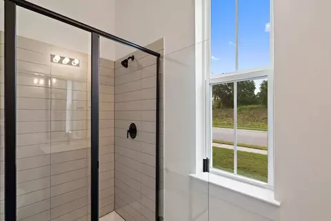 Bath - 7900 Skytree Dr, Austin, TX 78744 photo 9 of 11