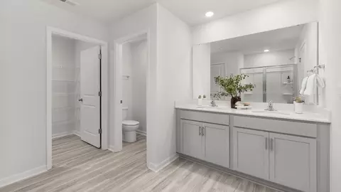 Bath - 2117 Moorside Ct, Lancaster, SC 29720 photo 2 of 8
