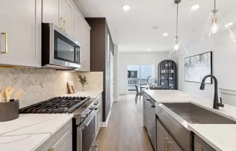 Entry Way - 42535 Black Angus Dr, Ashburn, VA 20148 photo 2 of 3