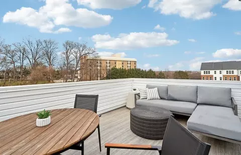 Exterior - 42535 Black Angus Dr, Ashburn, VA 20148 photo 3 of 12