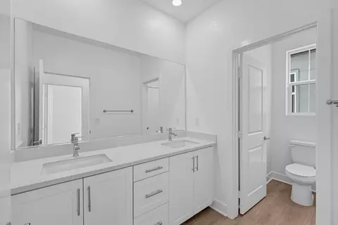 Bath - 1011 E Overlook Dr, Orange, CA 92867 photo 4 of 10