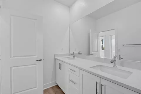 Bath - 1011 E Overlook Dr, Orange, CA 92867 photo 6 of 10