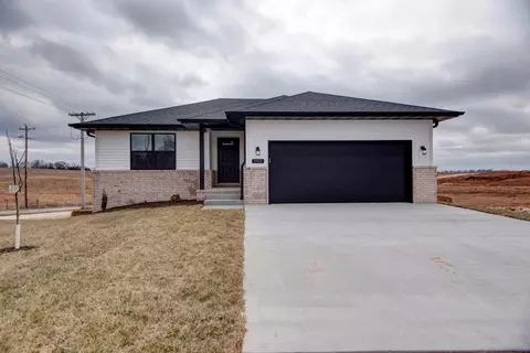822 S Ridgemont Dr, Nixa, MO 65714