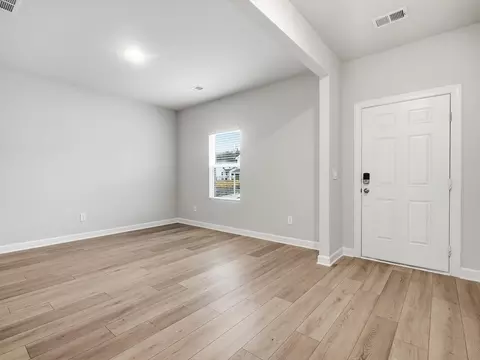 Living - 913 Appalachian Dr, Moore, SC 29369 photo 2 of 5