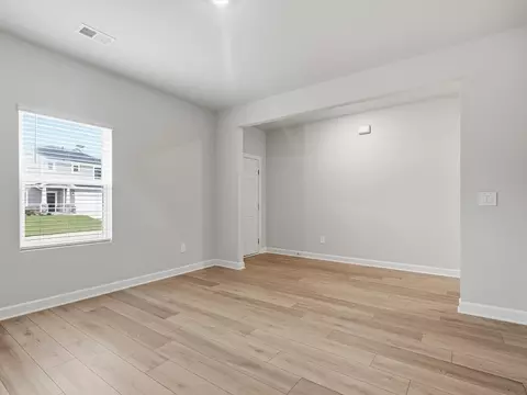 Living - 913 Appalachian Dr, Moore, SC 29369 photo 3 of 5