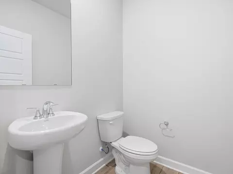 Bath - 913 Appalachian Dr, Moore, SC 29369 photo 1 of 3