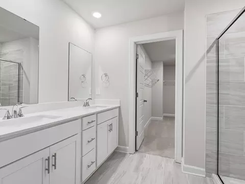 Bath - 913 Appalachian Dr, Moore, SC 29369 photo 2 of 3
