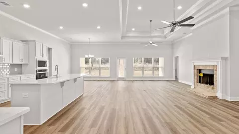 Living - 31 Wabash Way, Sumrall, MS 39482 photo 4 of 8