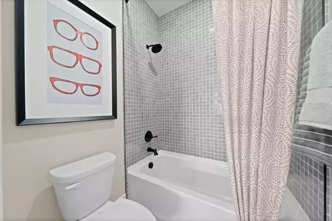 Bath - 2441 Cinnabar Dr, Fairfield, CA 94533 photo 4 of 15
