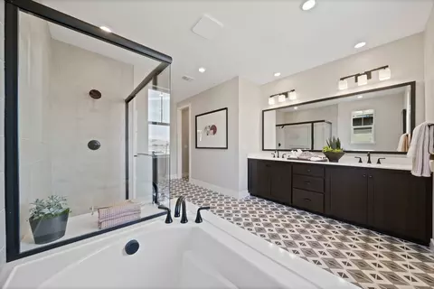 Bath - 2441 Cinnabar Dr, Fairfield, CA 94533 photo 5 of 15