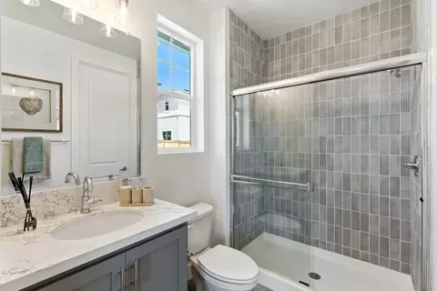 Bath - 2441 Cinnabar Dr, Fairfield, CA 94533 photo 8 of 15