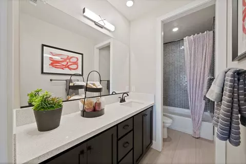 Bath - 2441 Cinnabar Dr, Fairfield, CA 94533 photo 3 of 15