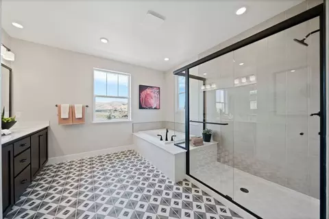 Bath - 2441 Cinnabar Dr, Fairfield, CA 94533 photo 6 of 15