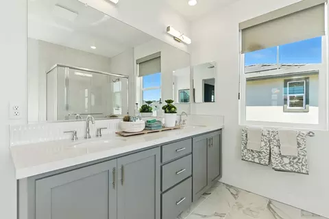 Bath - 2441 Cinnabar Dr, Fairfield, CA 94533 photo 12 of 15