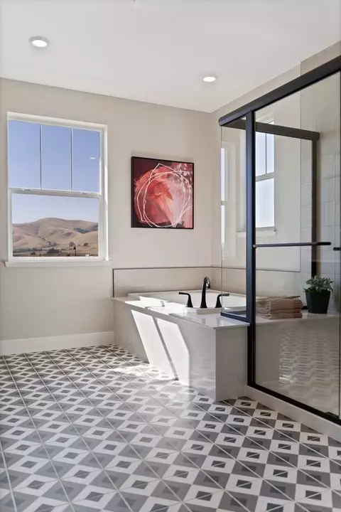 Bath - 2441 Cinnabar Dr, Fairfield, CA 94533 photo 7 of 15