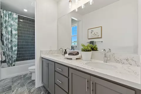 Bath - 2441 Cinnabar Dr, Fairfield, CA 94533 photo 9 of 15