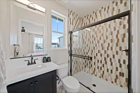 Bath - 2441 Cinnabar Dr, Fairfield, CA 94533 photo 2 of 15