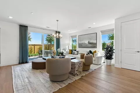 Living - 2441 Cinnabar Dr, Fairfield, CA 94533 photo 4 of 4